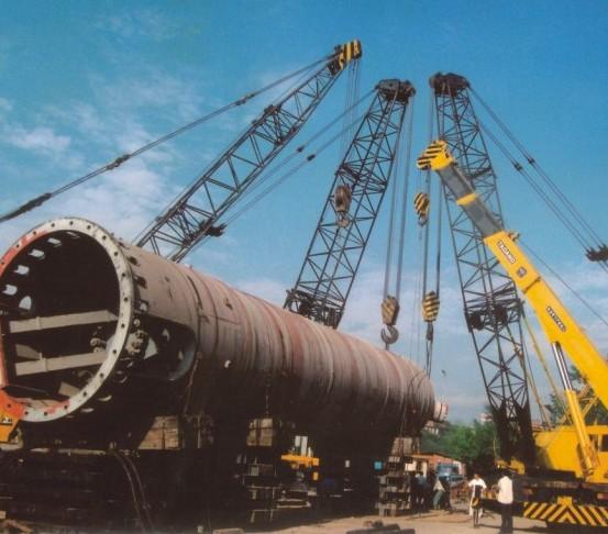 瀘天化年產45萬噸合成氨裝置合成塔吊裝現(xiàn)場(圖1)